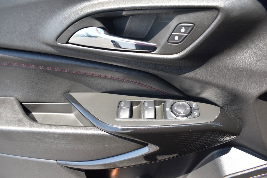 Used 2024 Chevrolet Trax RS w/ Sunroof Package FWD image 18