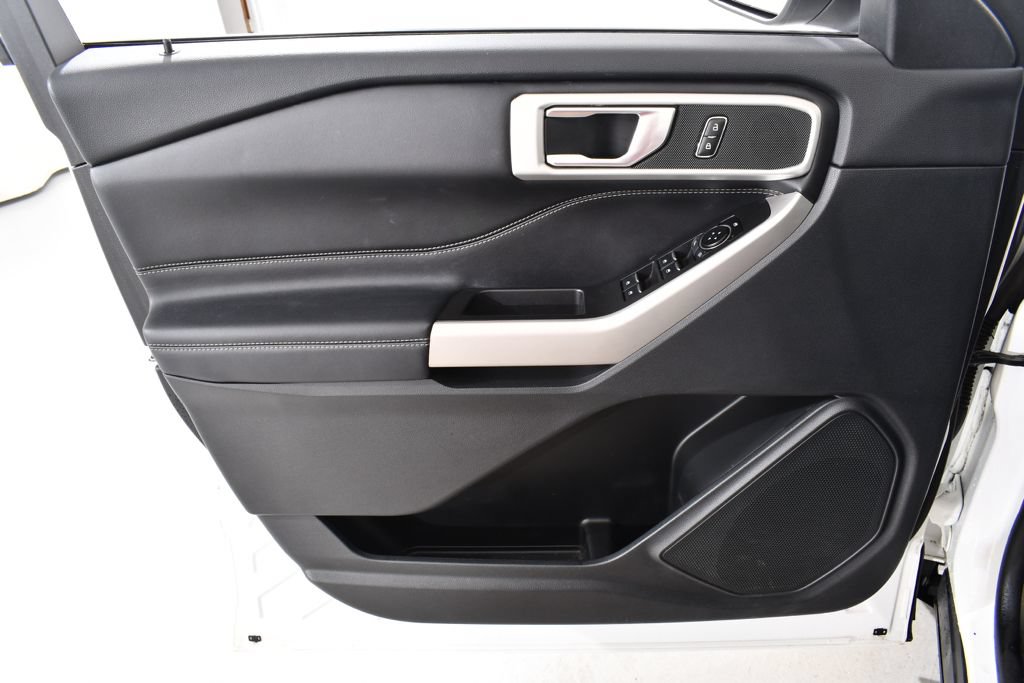 Used 2022 Ford Explorer XLT w/ Equipment Group 202A AWD/4WD image 26