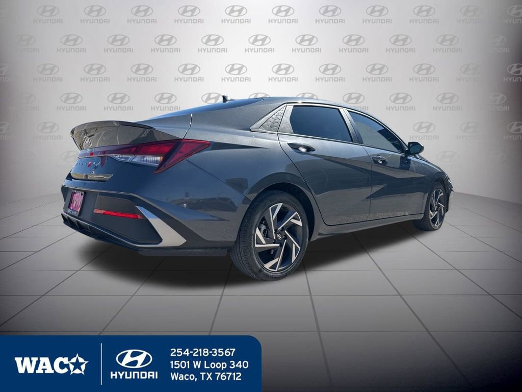 Used 2025 Hyundai Elantra Sport image 5