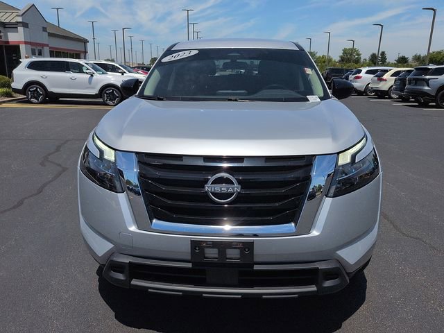 Used 2023 Nissan Pathfinder S AWD/4WD image 2