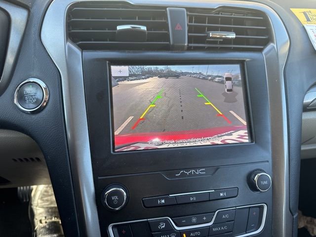 Used 2020 Ford Fusion SE image 9