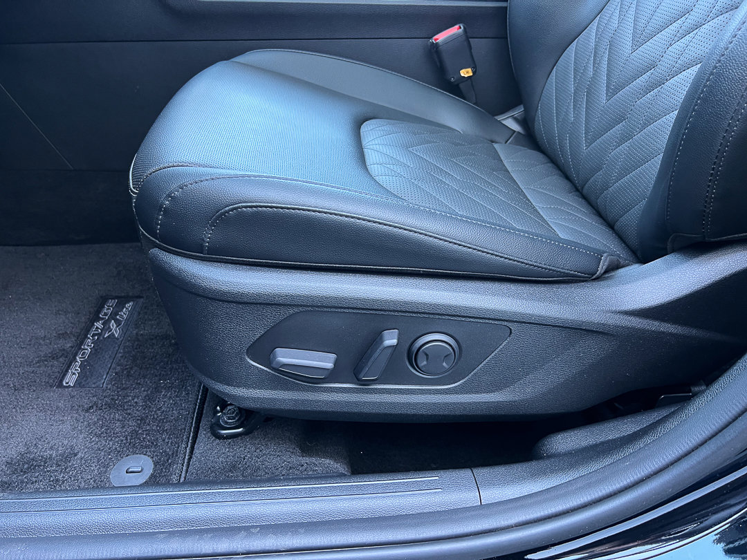 Used 2025 Kia Sportage X-Line w/ Premium Package AWD/4WD image 16