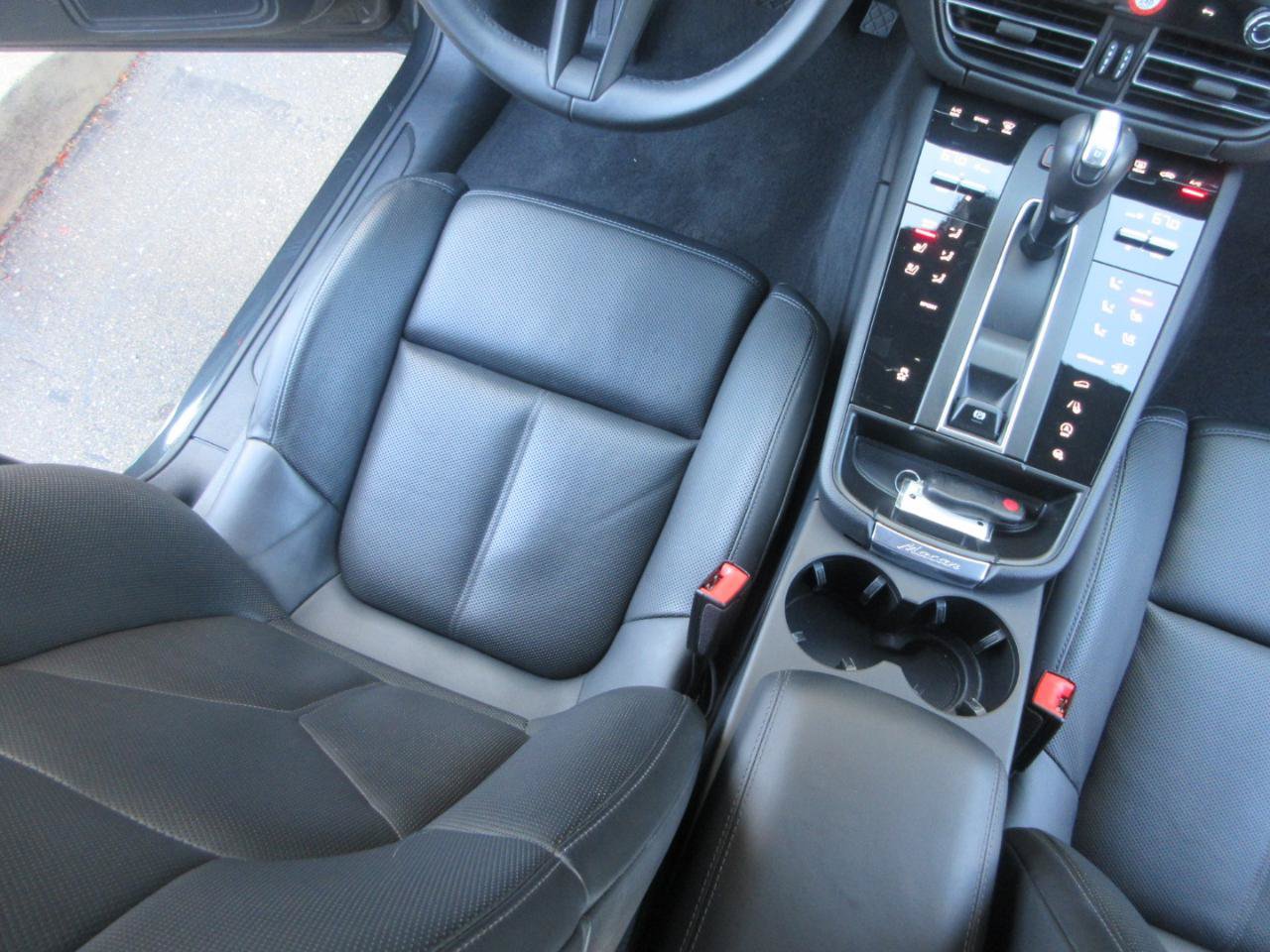 Used 2025 Porsche Macan w/ Premium Package Plus AWD/4WD image 18