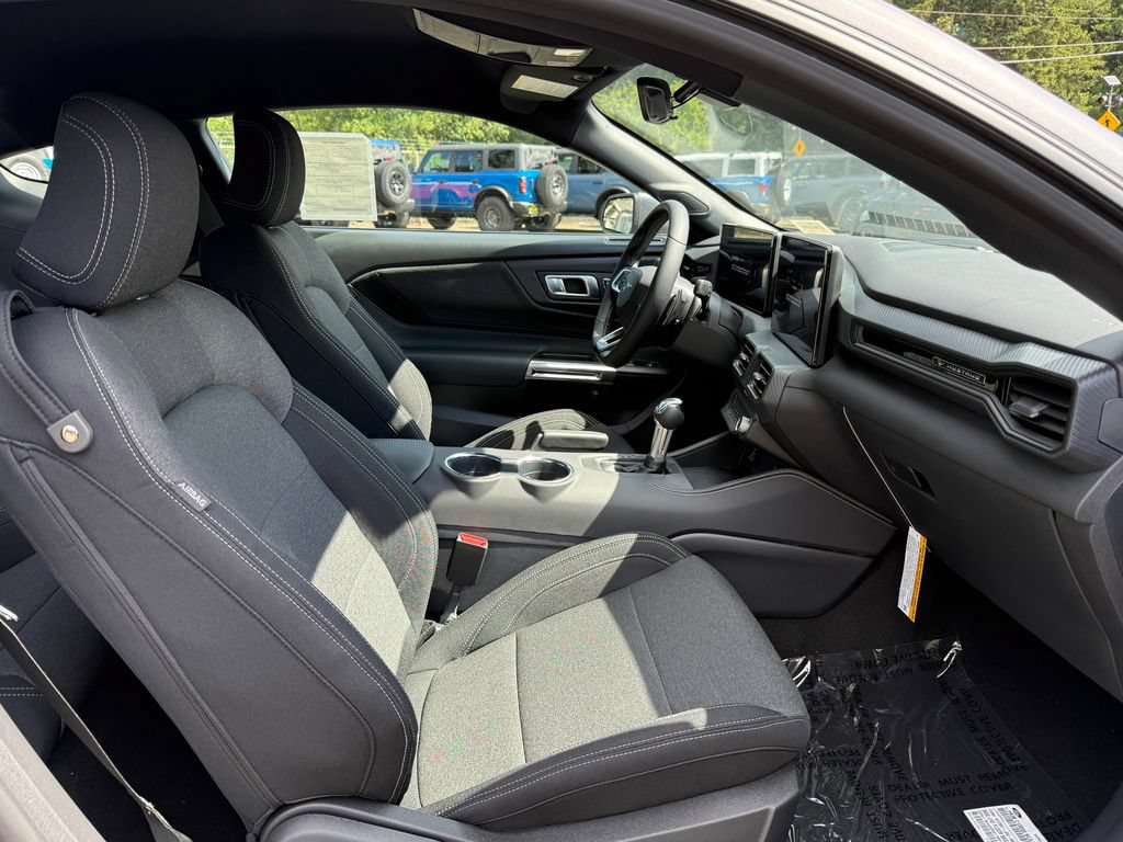 New 2026 Ford Mustang GT w/ GT Performance Package RWD image 9