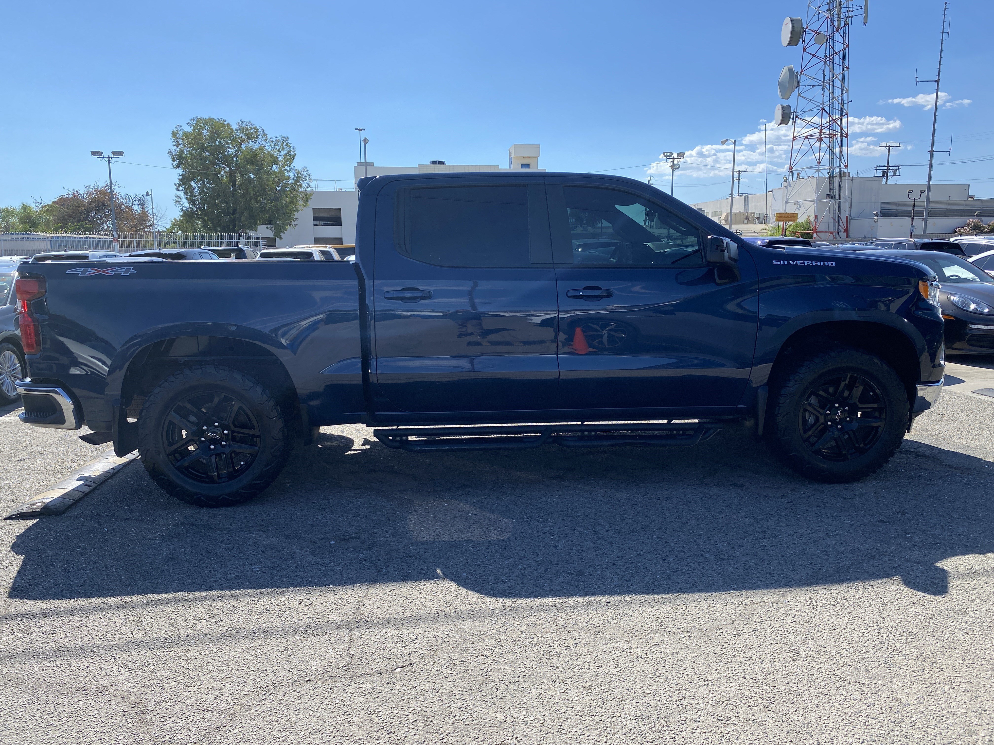 Used 2023 Chevrolet Silverado 1500 LT AWD/4WD image 10