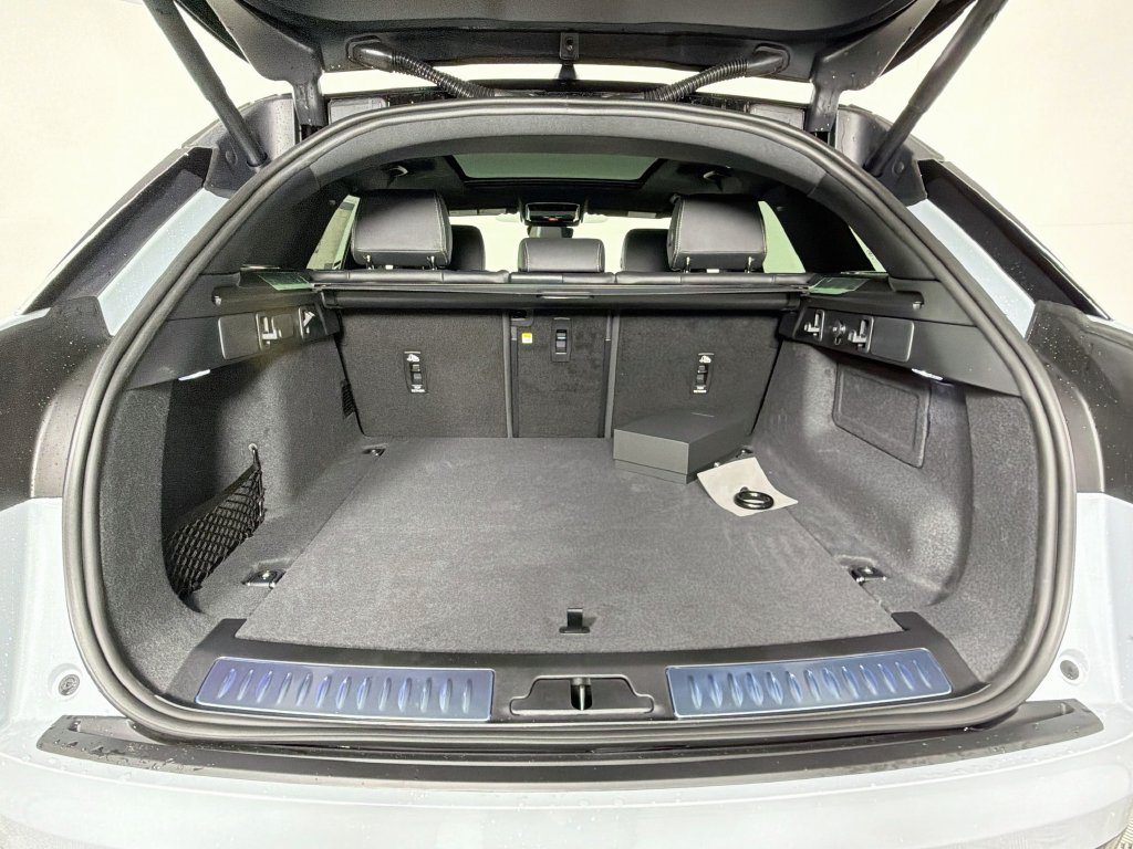 New 2026 Land Rover Range Rover Velar Belgravia AWD/4WD image 28