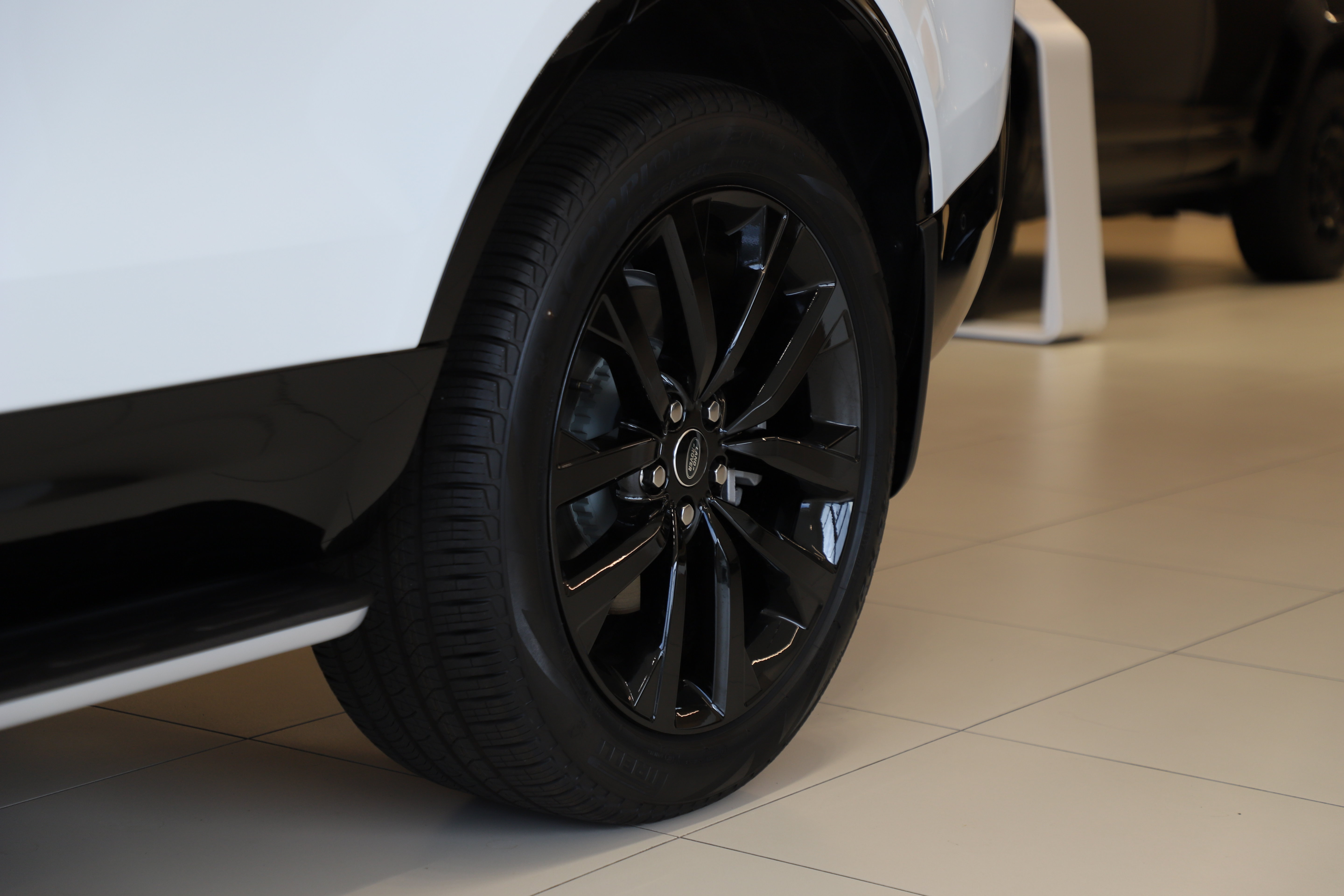 New 2026 Land Rover Discovery Dynamic SE AWD/4WD image 2