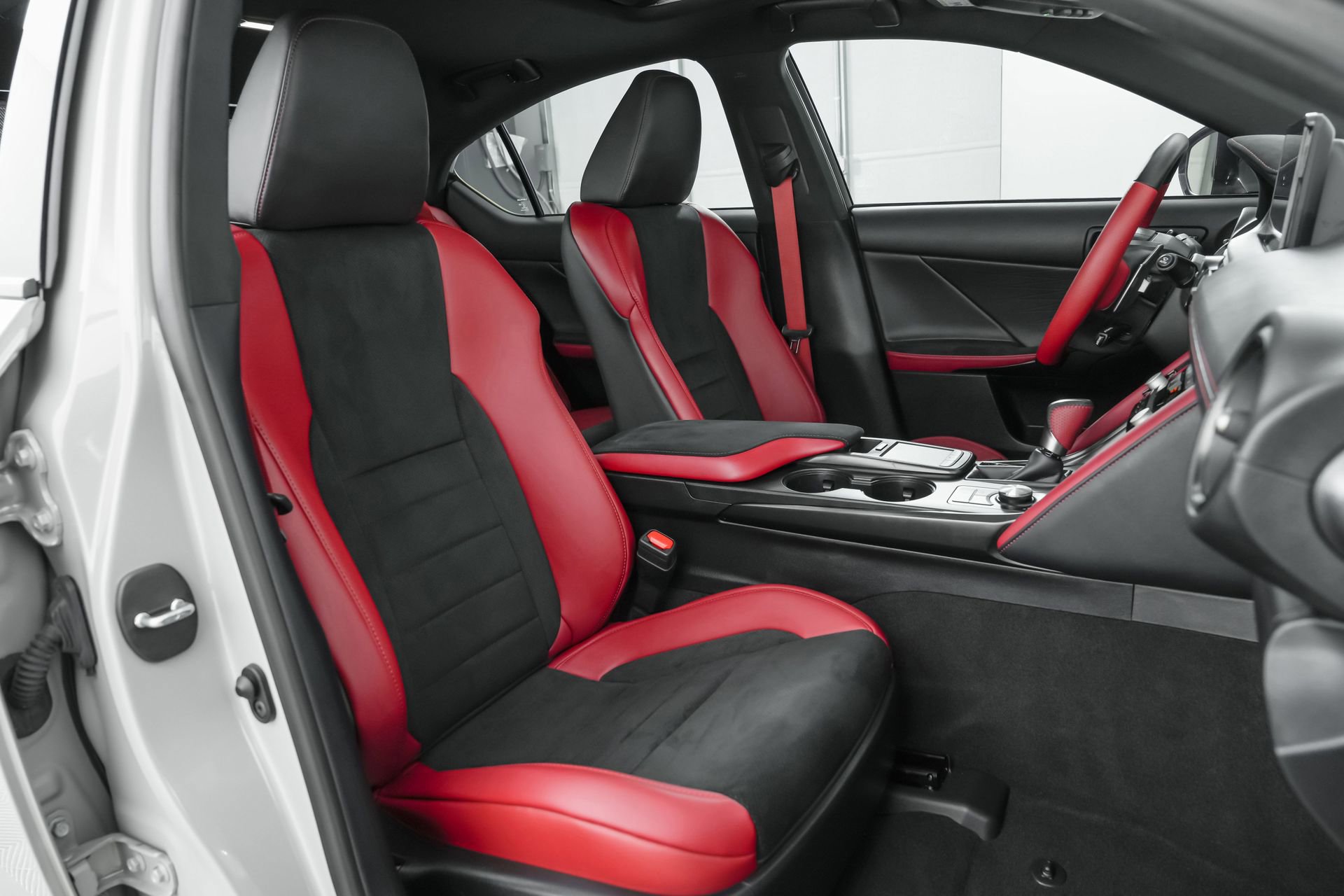 Used 2025 Lexus IS 500 w/ F-Sport Performance image 15