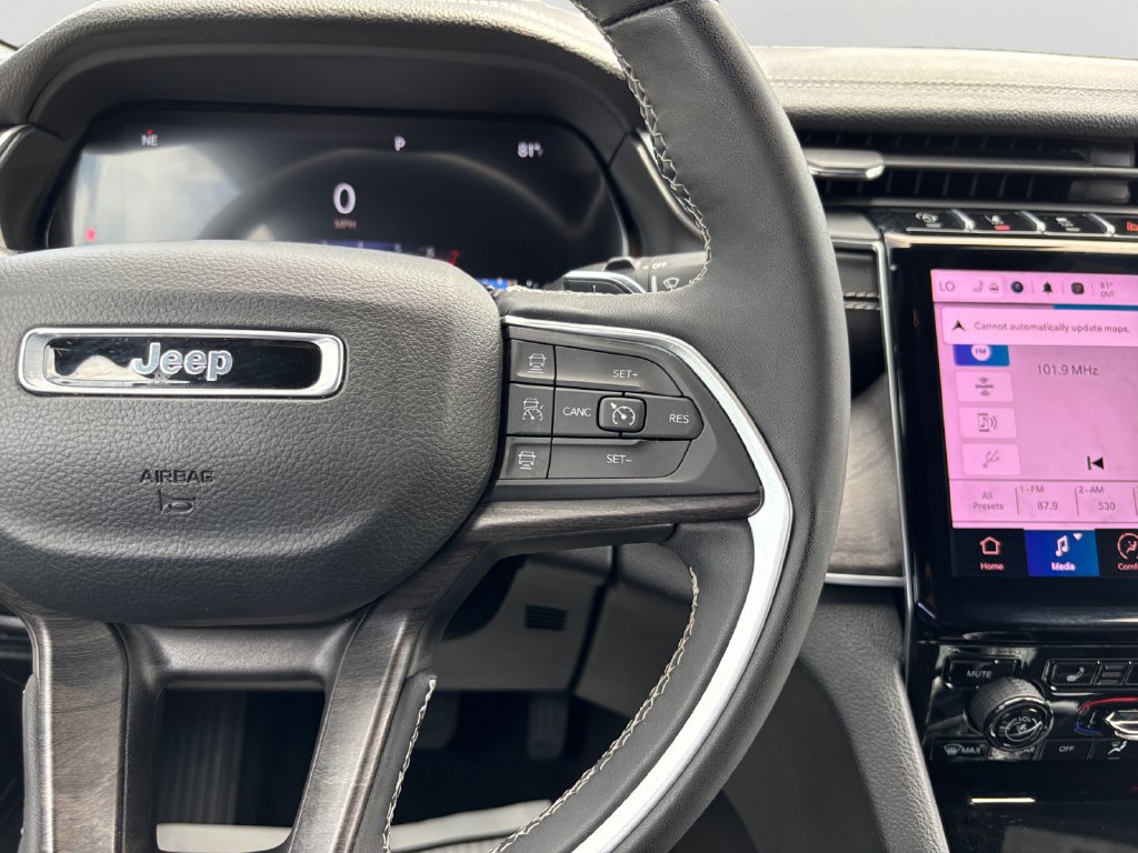 Used 2025 Jeep Grand Cherokee Limited AWD/4WD image 20
