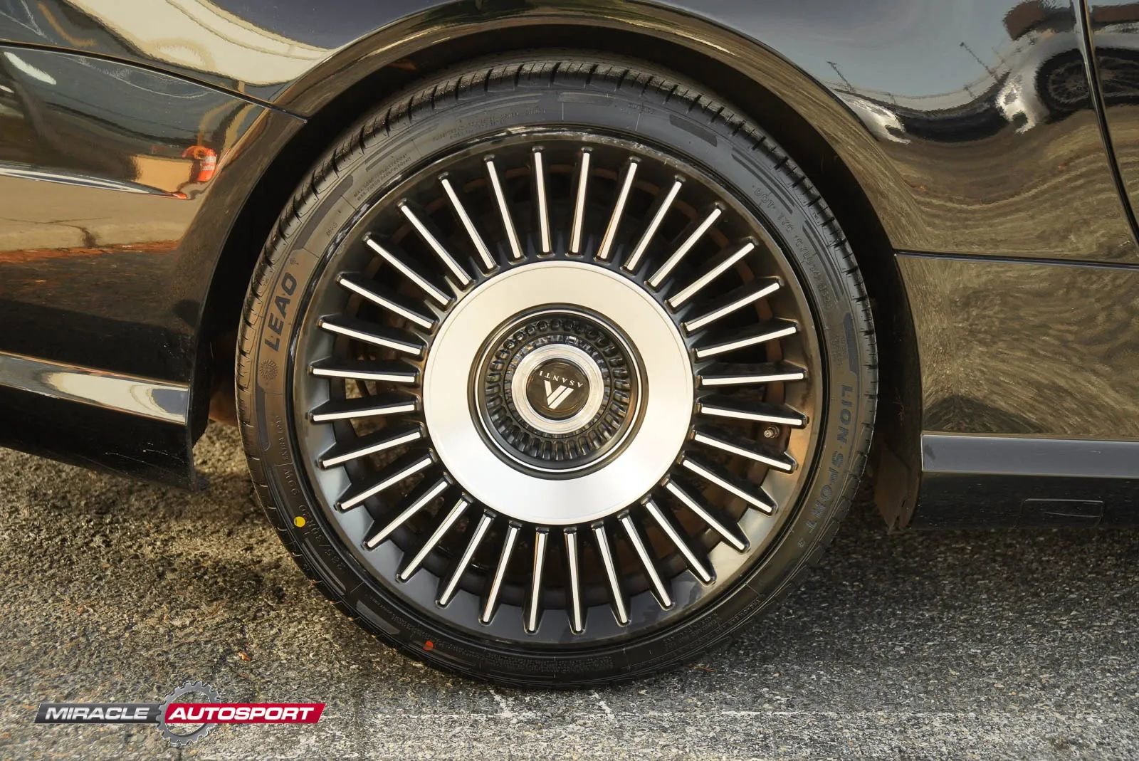 Used 2013 Mercedes-Benz SL 550 w/ Premium Pkg image 11