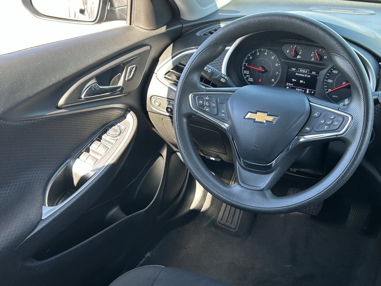 Used 2023 Chevrolet Malibu LT FWD image 15