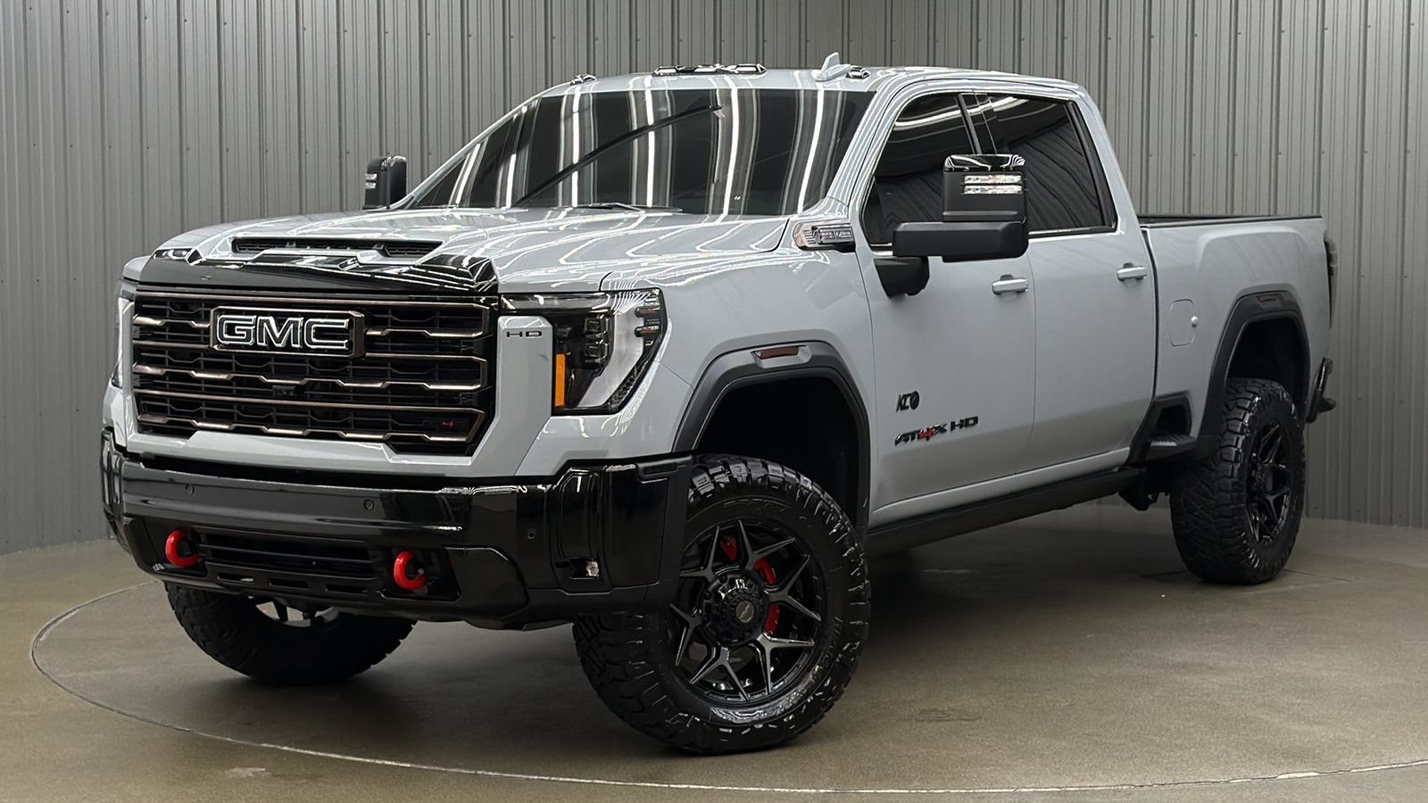 Used 2025 GMC Sierra 2500 AT4X AWD/4WD image 1