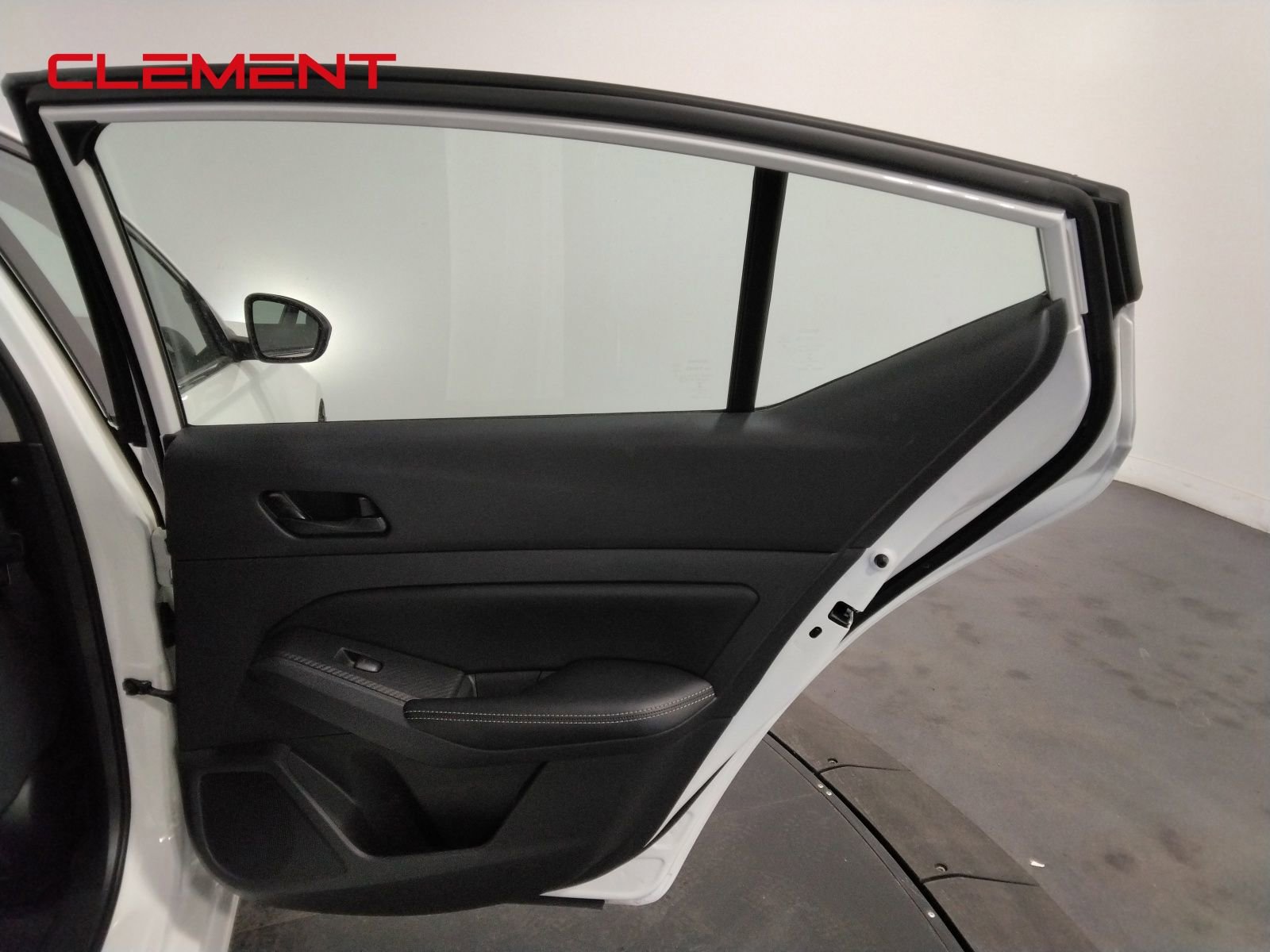 Used 2025 Nissan Altima 2.5 SV FWD image 34