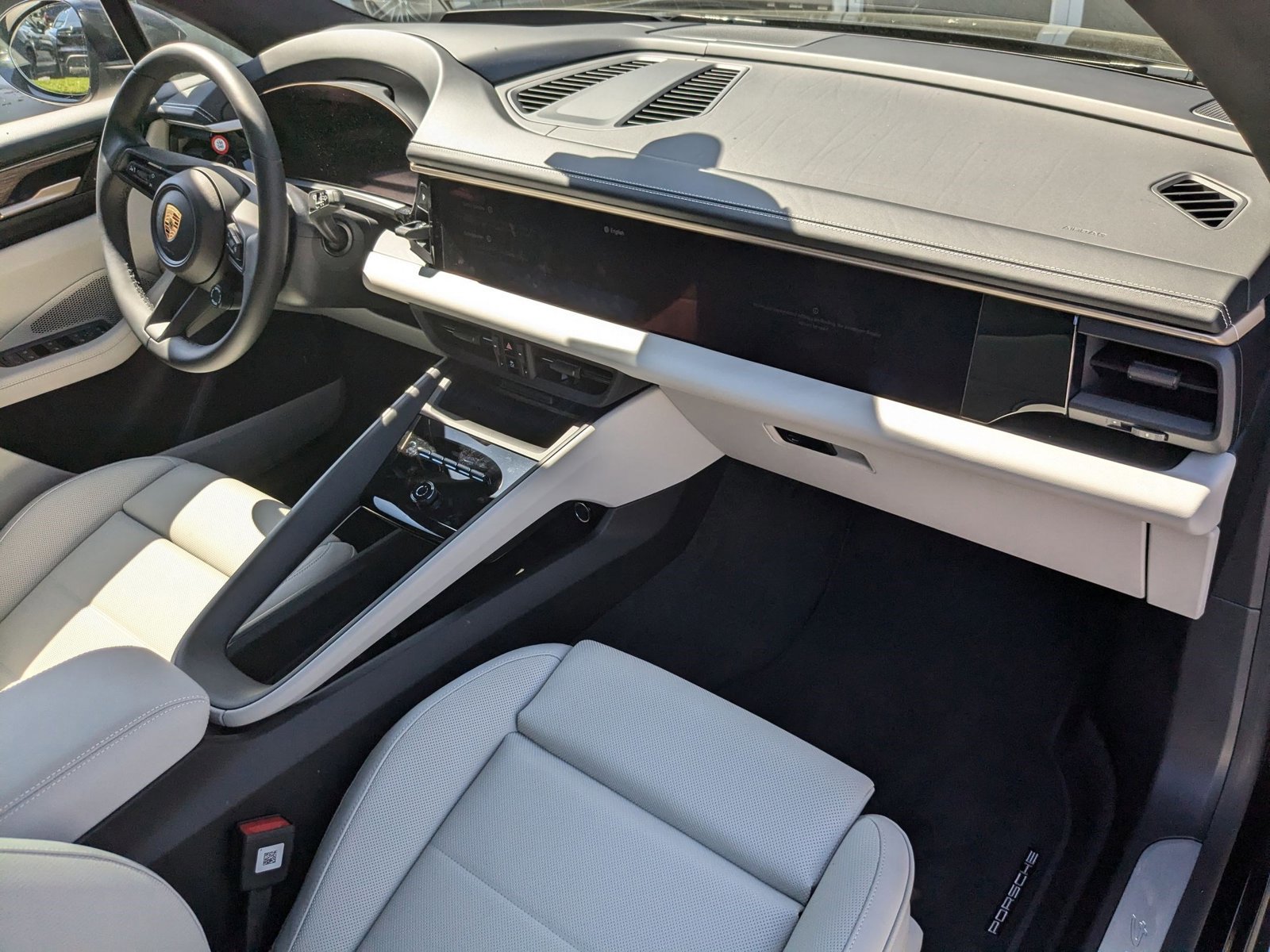 New 2024 Porsche Macan 4 Electric image 26