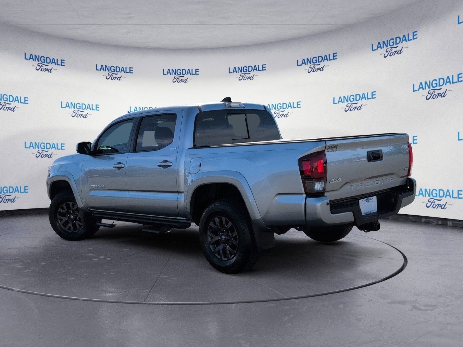 Used 2023 Toyota Tacoma SR5 AWD/4WD image 9