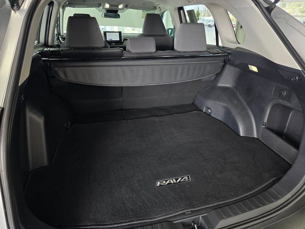 Used 2025 Toyota RAV4 XLE image 15
