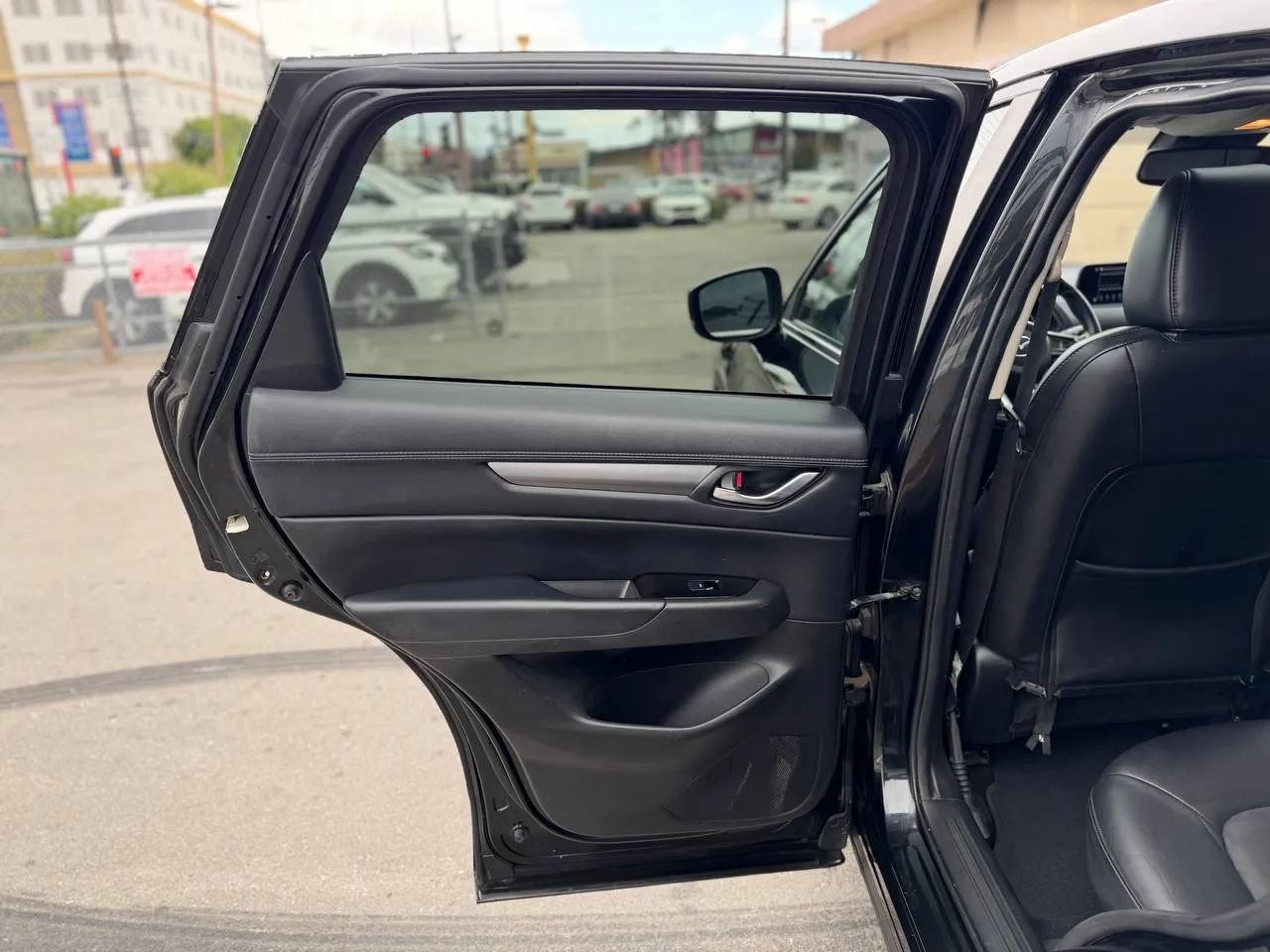Used 2018 MAZDA CX-5 Touring w/ Preferred Equipment Package FWD image 26