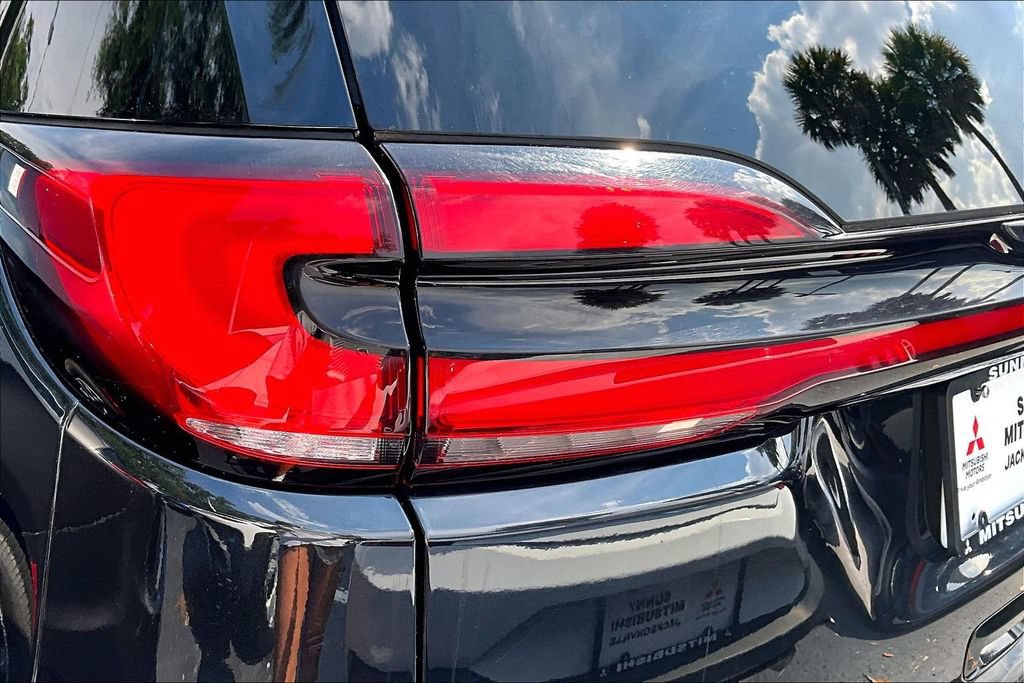 Used 2024 Chrysler Pacifica Premium FWD image 23