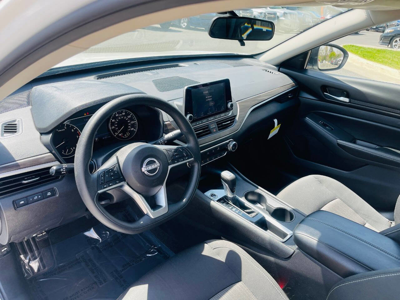 Used 2025 Nissan Altima 2.5 SV image 14