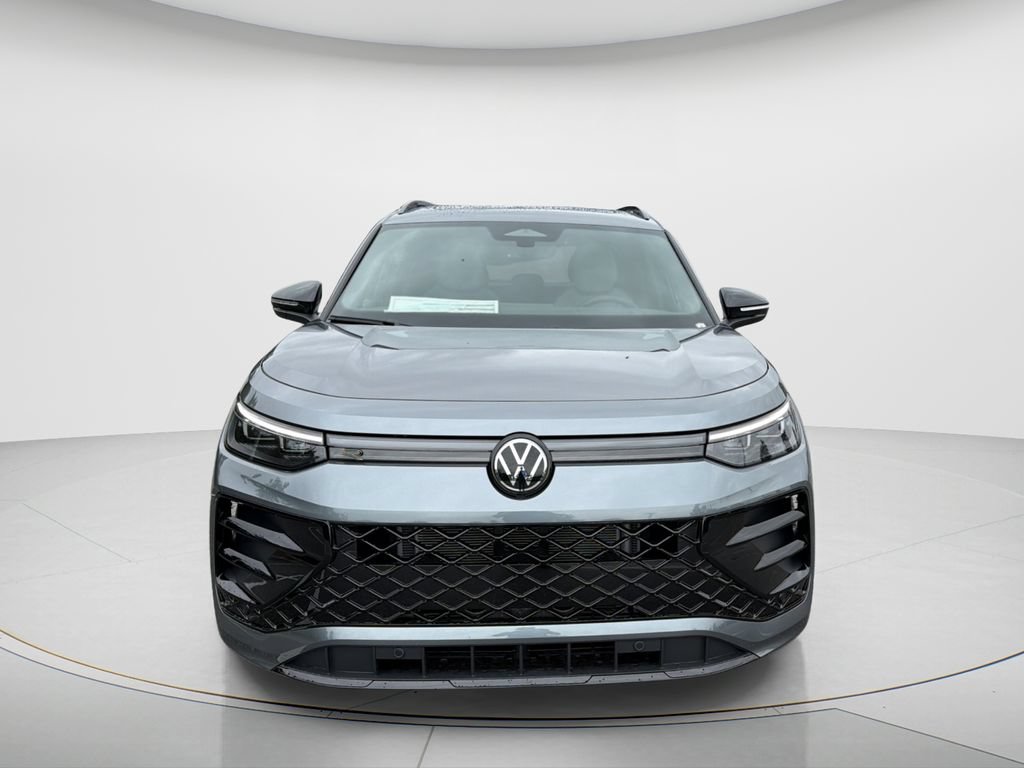 New 2026 Volkswagen Tiguan SE R-Line FWD image 2