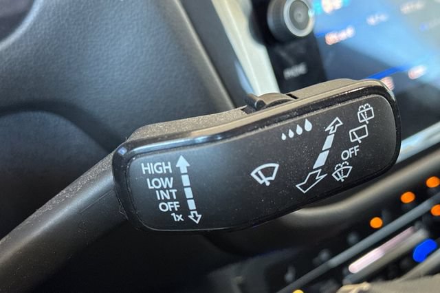 Used 2024 Volkswagen Tiguan SE AWD/4WD image 40