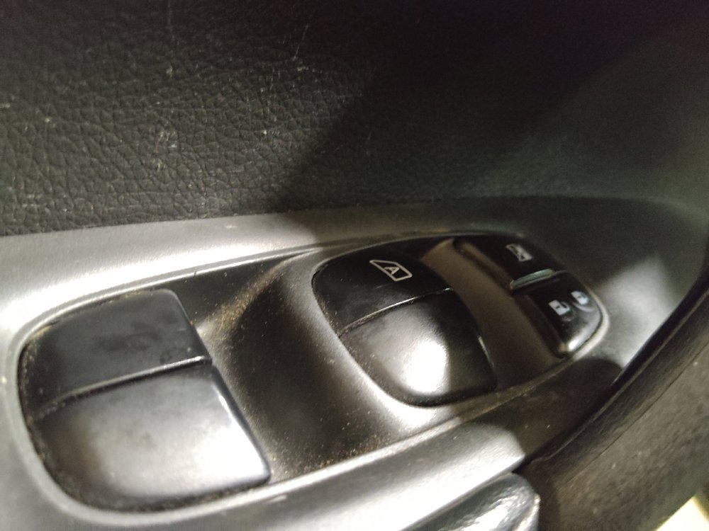 Used 2020 Nissan Rogue S FWD image 27