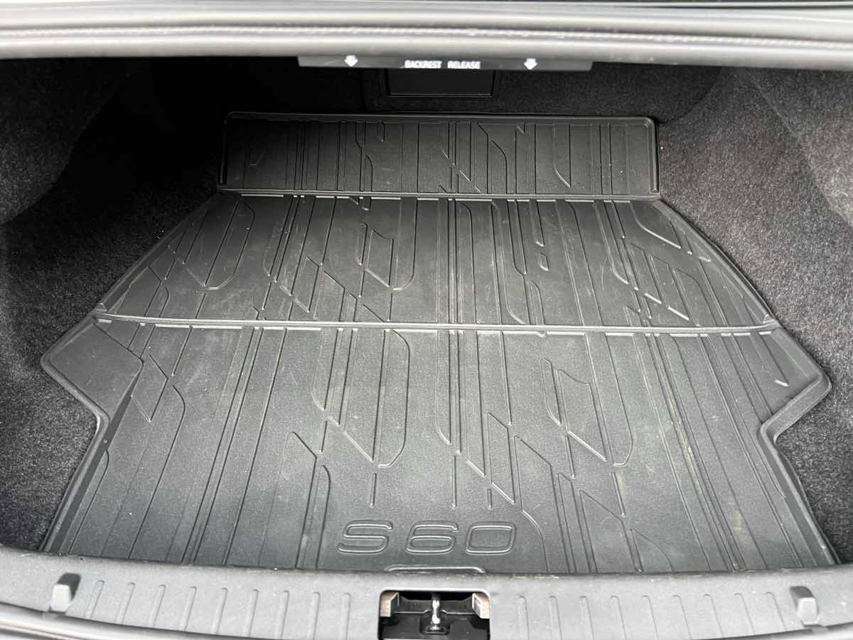 Used 2018 Volvo S60 T5 Inscription Platinum image 15