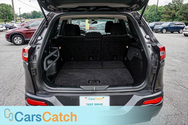 Used 2017 Jeep Cherokee Latitude w/ Cold Weather Group AWD/4WD image 36