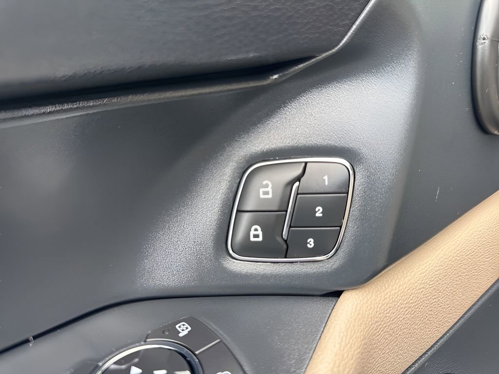 Used 2022 Ford Expedition Max Limited image 11