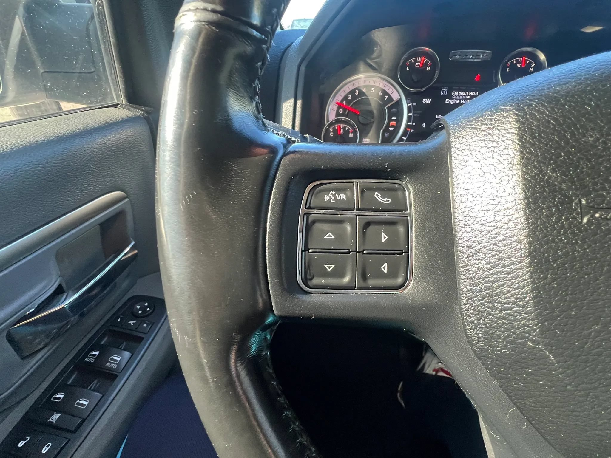 Used 2018 RAM 1500 SLT AWD/4WD image 19
