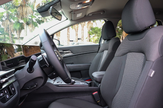 New 2027 Kia Sportage LX FWD image 10