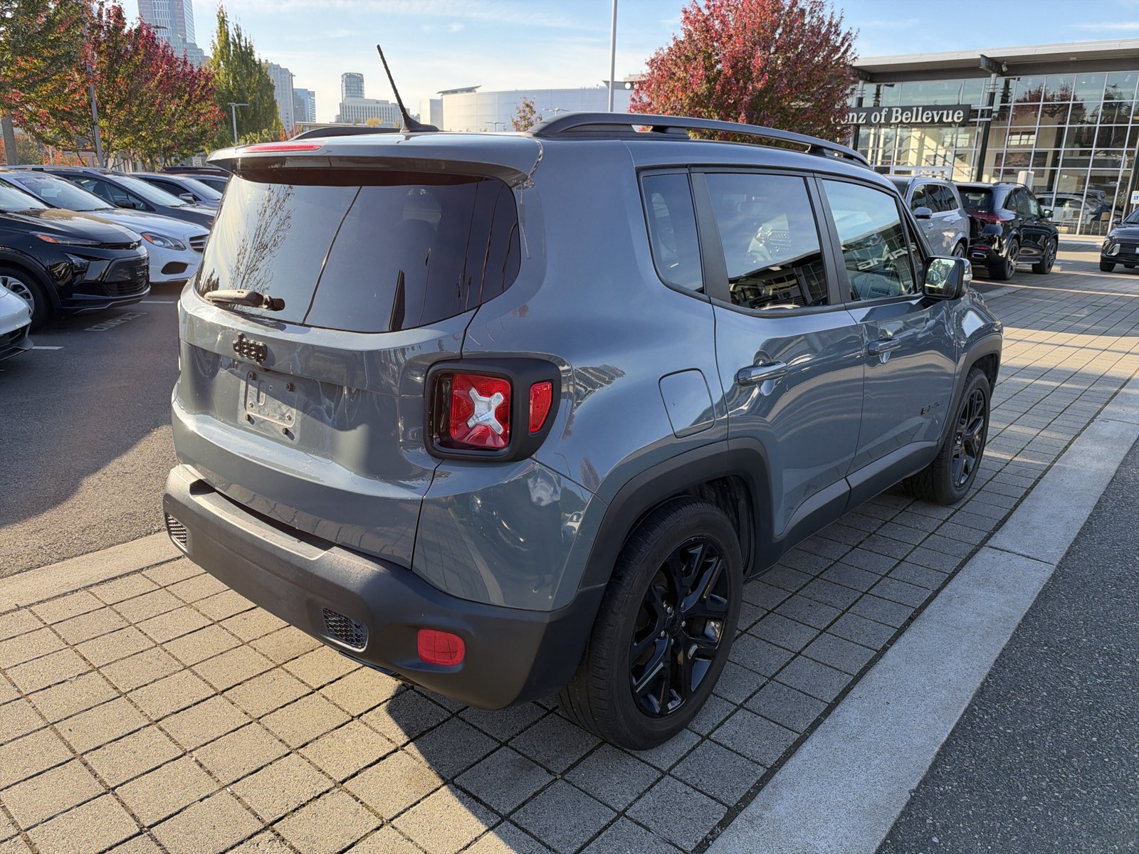 Used 2017 Jeep Renegade Altitude FWD image 6
