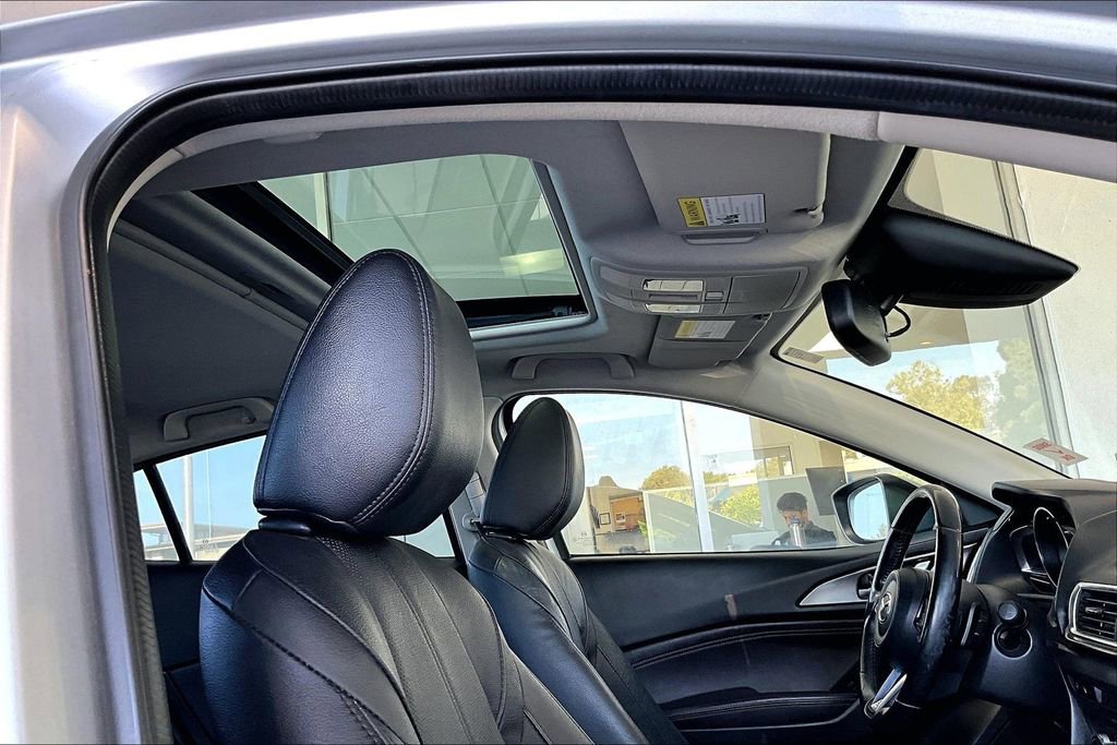 Used 2018 MAZDA MAZDA3 Grand Touring w/ Premium Equipment Package FWD image 27