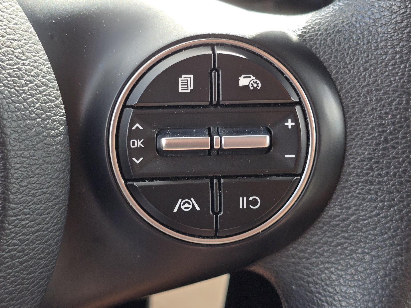 Used 2024 Kia Soul LX w/ Option Group 015 FWD image 13