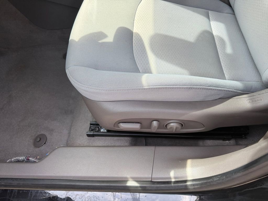 Used 2017 Chevrolet Malibu LT FWD image 6