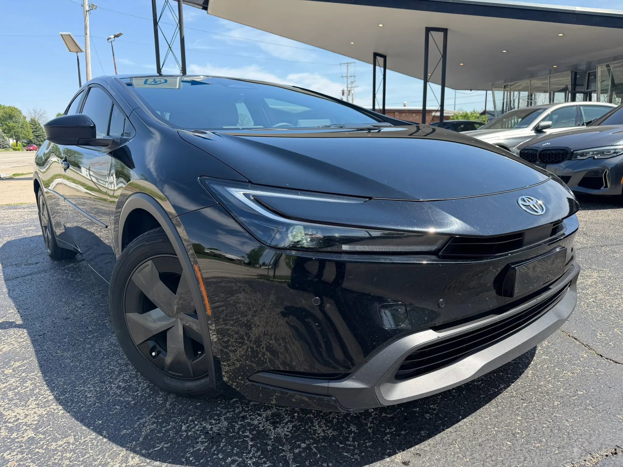 Used 2024 Toyota Prius LE FWD image 3