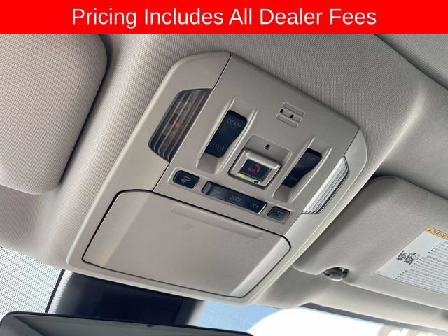 Used 2022 Toyota Highlander XLE AWD/4WD image 29