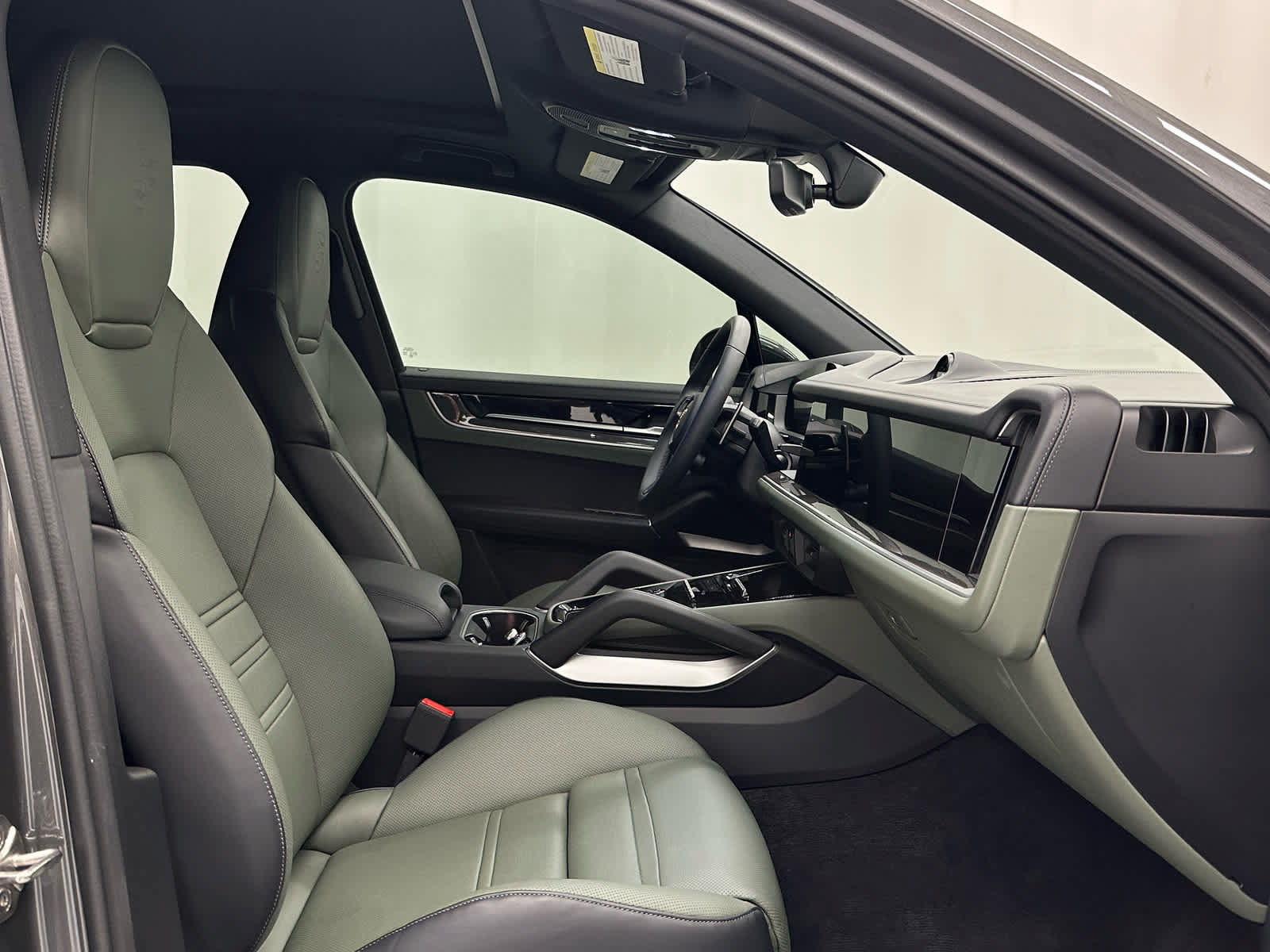 Used 2025 Porsche Cayenne S AWD/4WD image 18