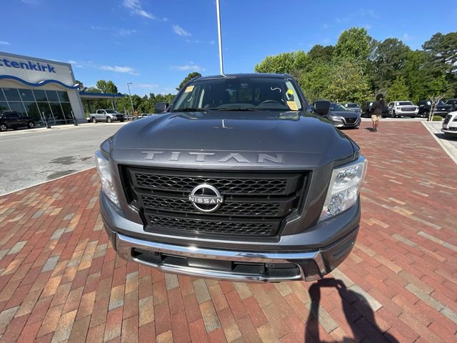 Used 2023 Nissan Titan SV w/ SV Convenience Package RWD image 2