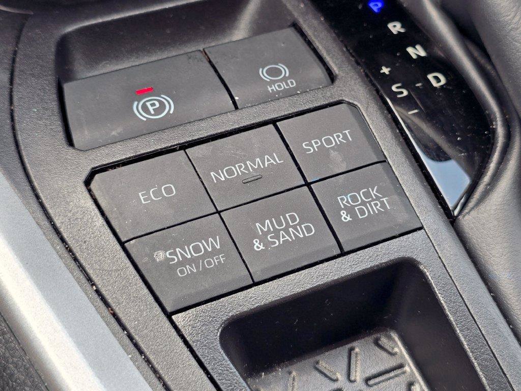 Certified 2025 Toyota RAV4 XLE AWD/4WD image 28
