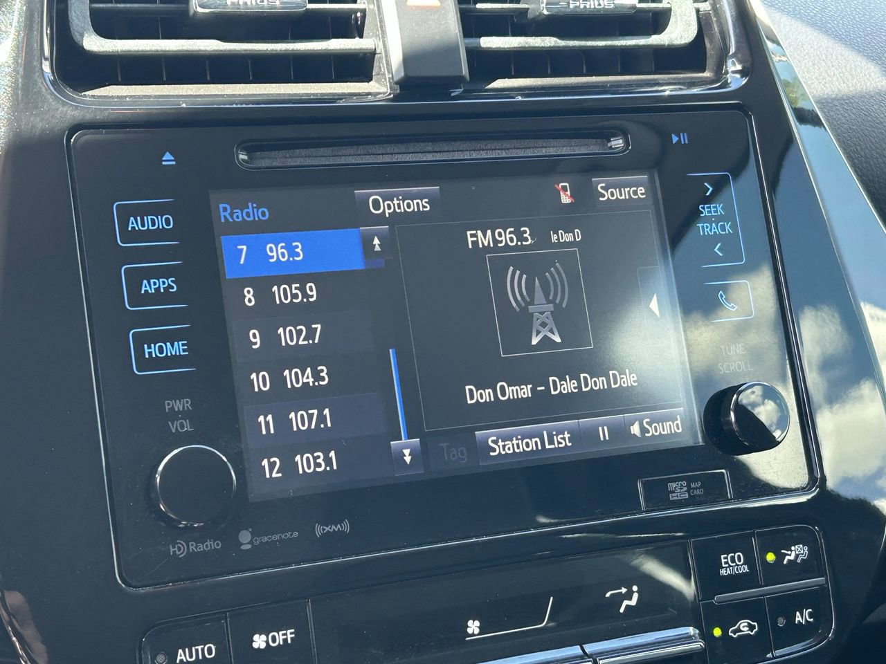 Used 2016 Toyota Prius Three Touring w/ Preferred Accessory Package image 7