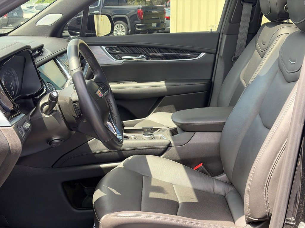 Used 2024 Cadillac XT6 Premium Luxury w/ Technology Package AWD/4WD image 20