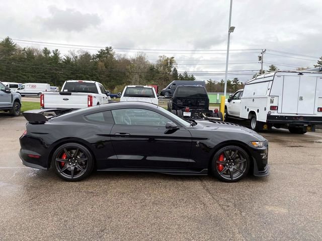 Used 2022 Ford Mustang Shelby GT500 w/ Carbon Fiber Track Pack RWD image 2