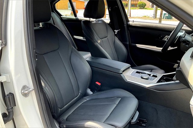 Used 2025 BMW 330i Sedan image 26