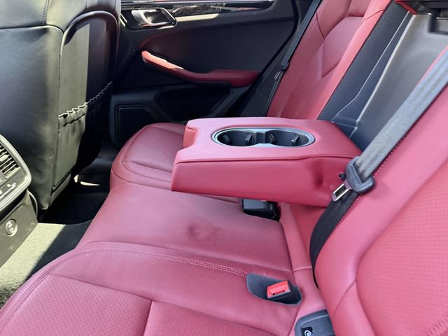 Certified 2024 Porsche Macan AWD/4WD image 16