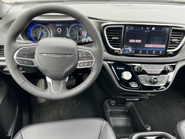 New 2027 Chrysler Pacifica Select AWD/4WD image 3