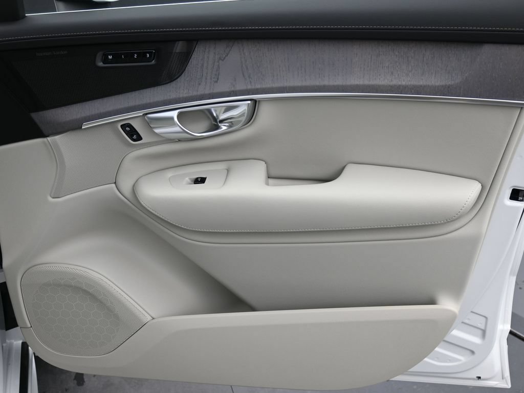 New 2026 Volvo XC90 B6 Ultra w/ Protection Package Premier AWD/4WD image 14