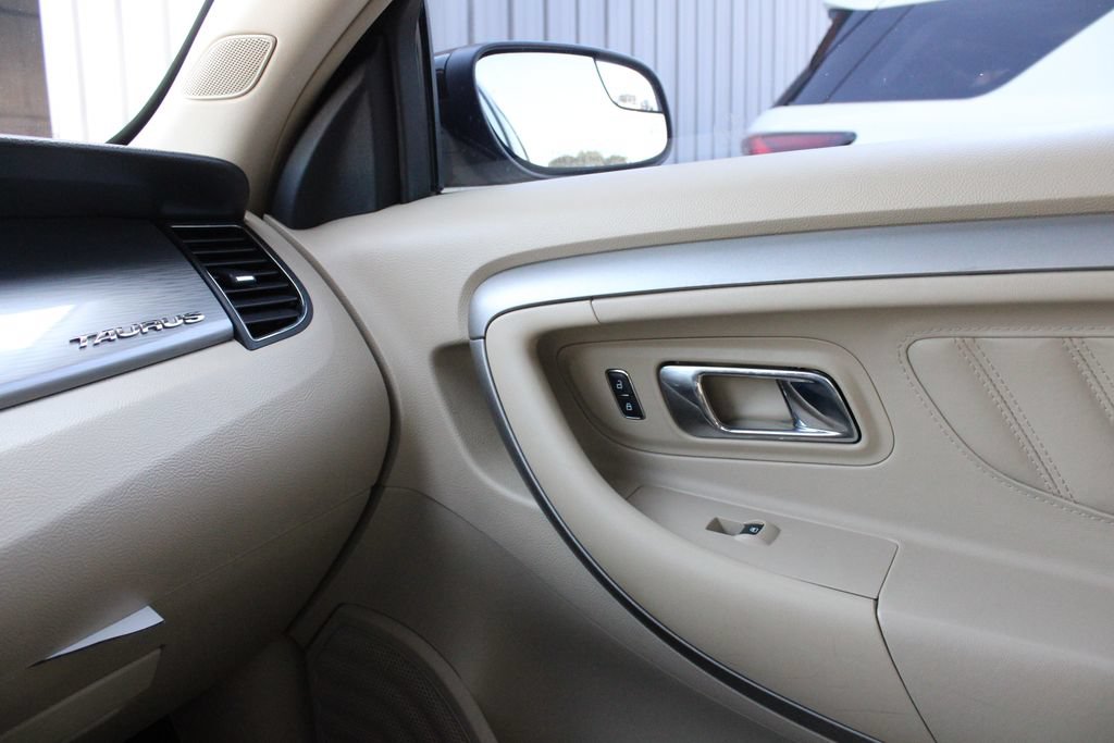 Used 2013 Ford Taurus SEL FWD image 18