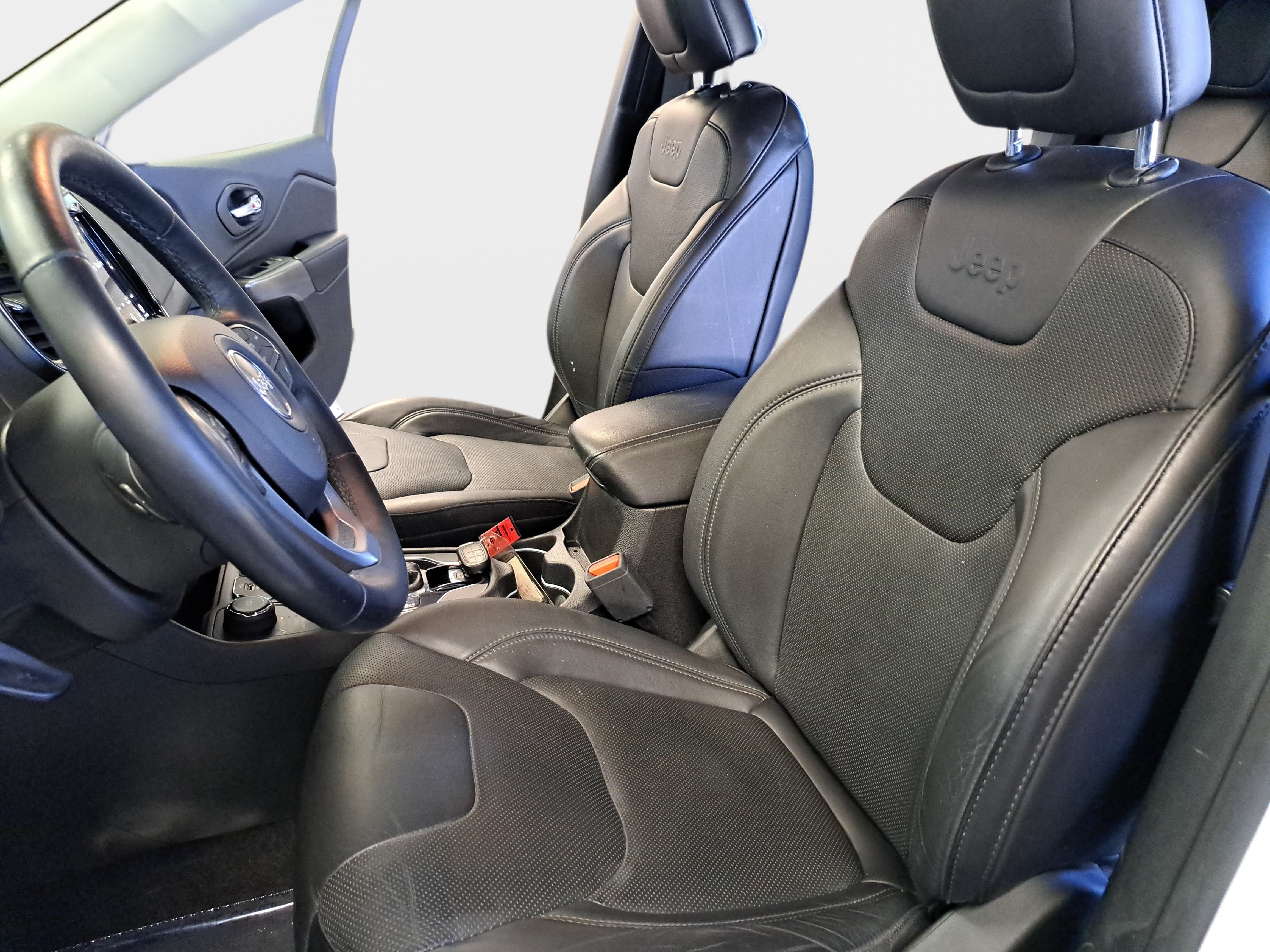 Used 2019 Jeep Cherokee Limited AWD/4WD image 15