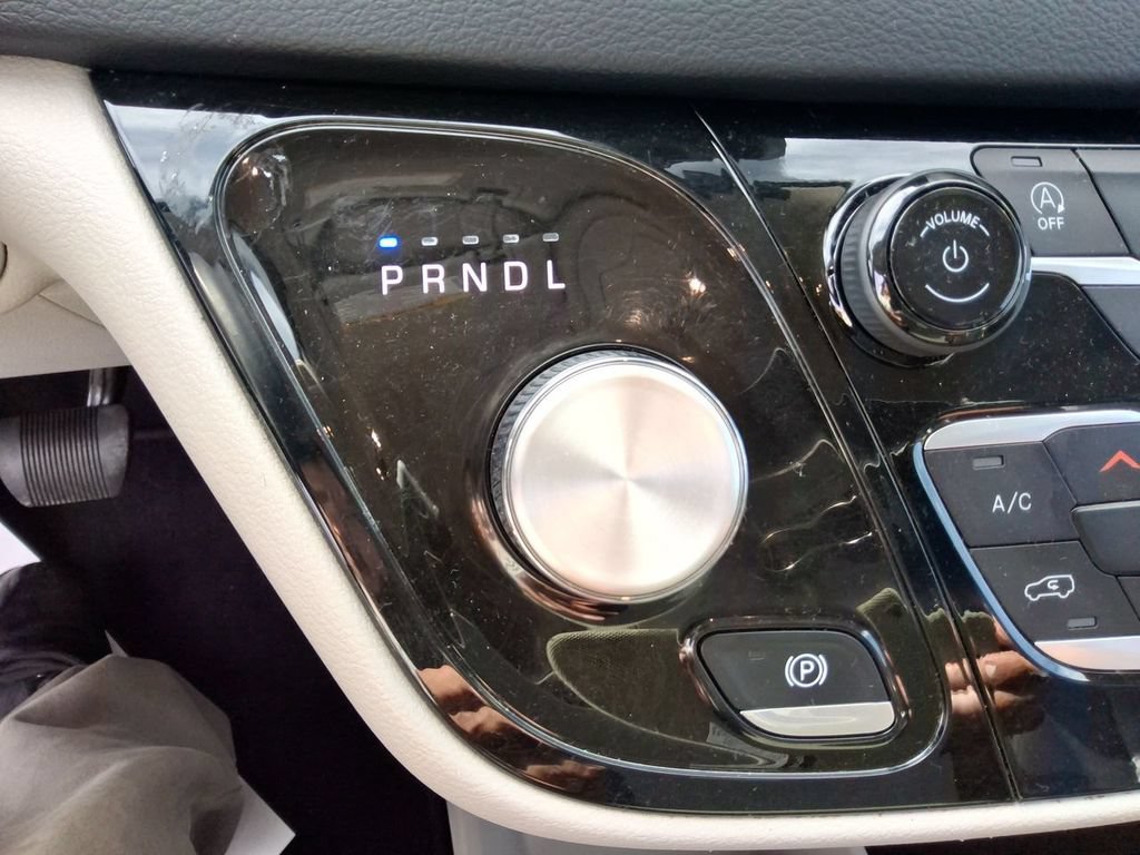 Certified 2023 Chrysler Pacifica Touring-L FWD image 15